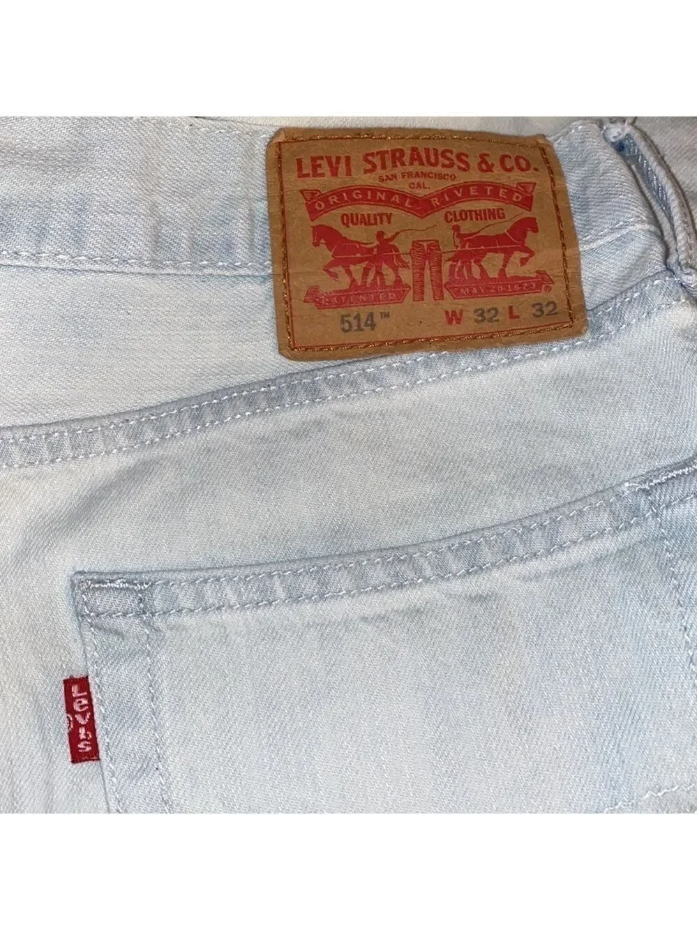 Levis color white